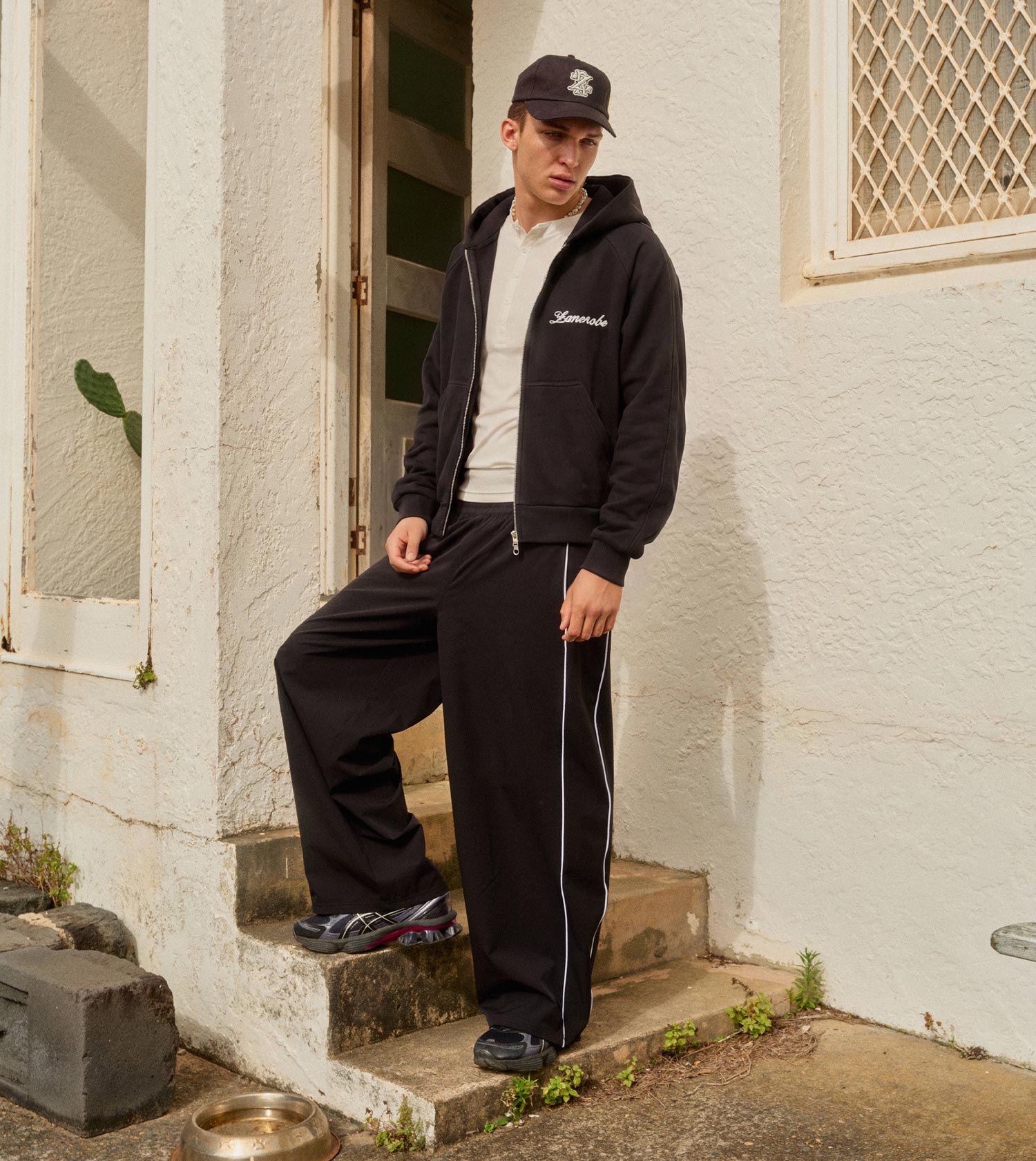Stitched Box Crop Hood Black
