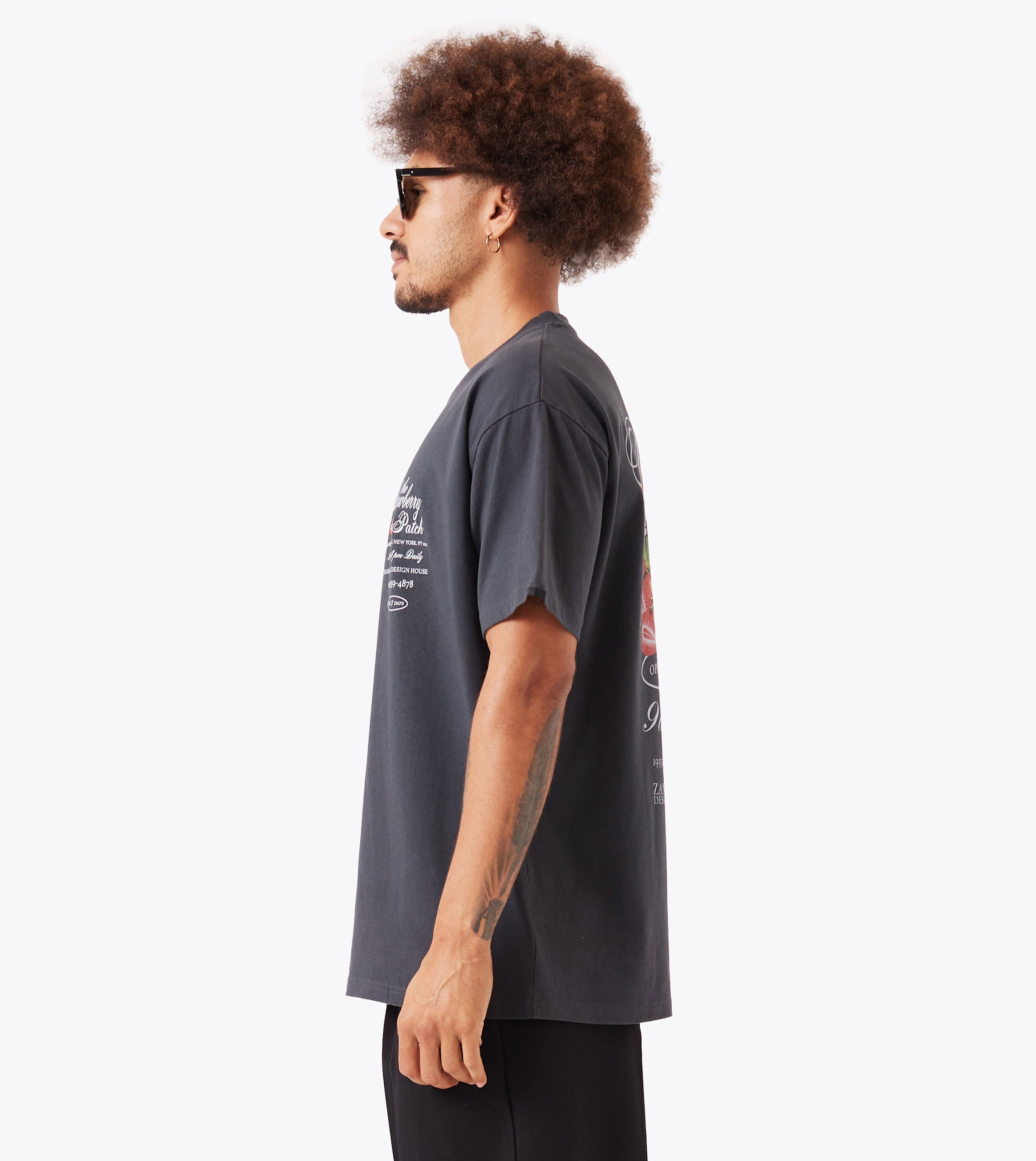 Strawberry Box Tee GD Black