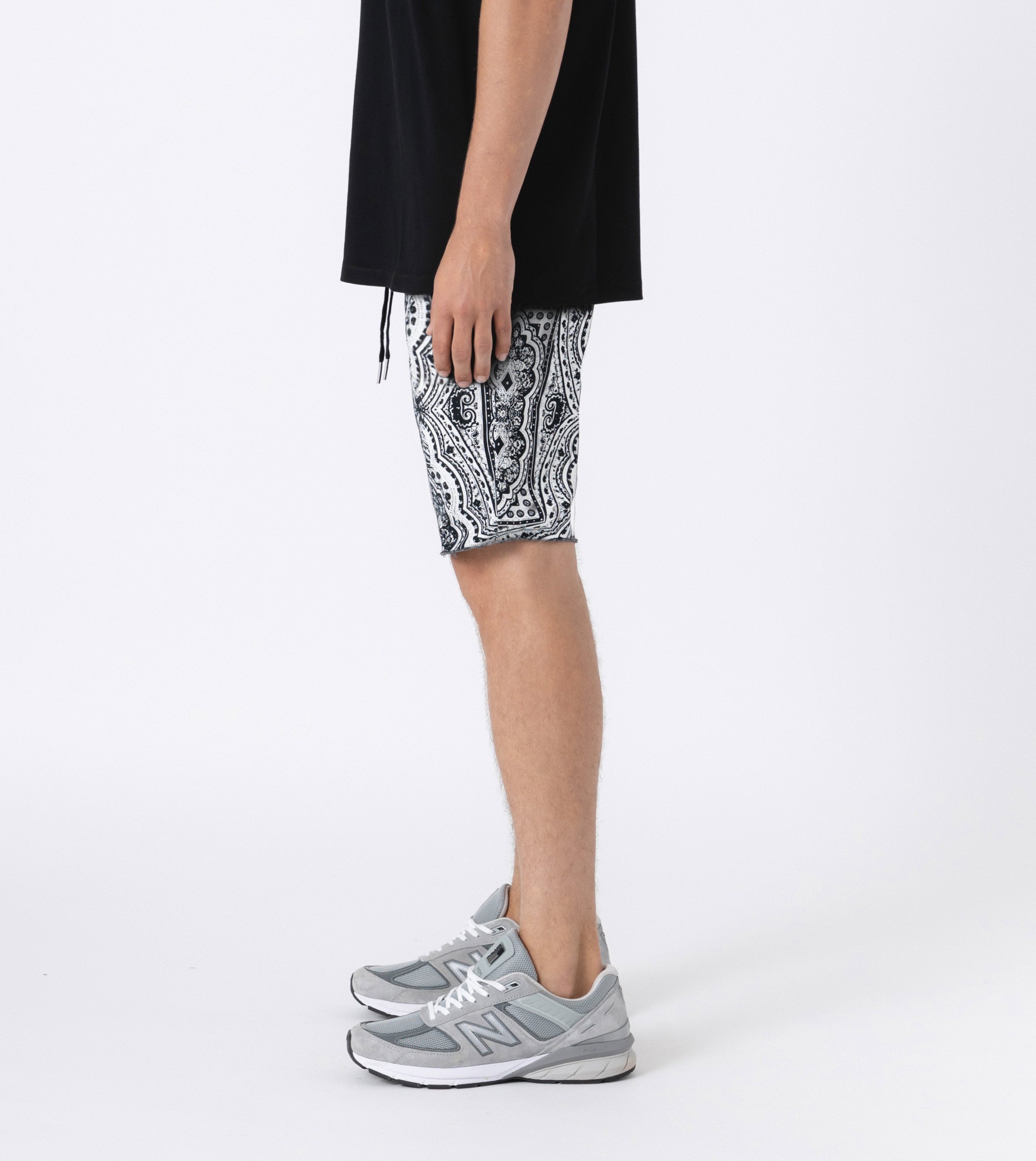Sureshot Short Milk/Black